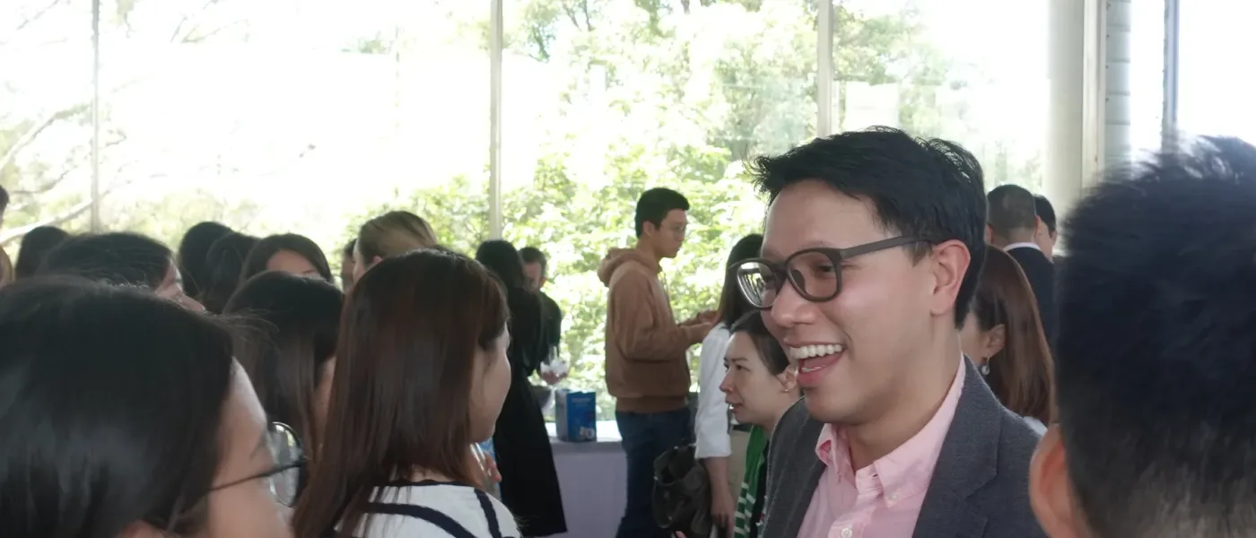 A firm partner talking with students at the Hong Kong Law Fair
